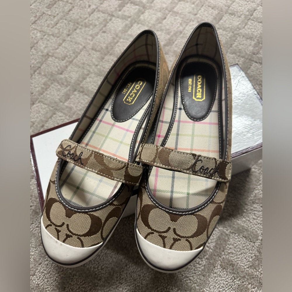 Coach Tan and Cream Signature Flats